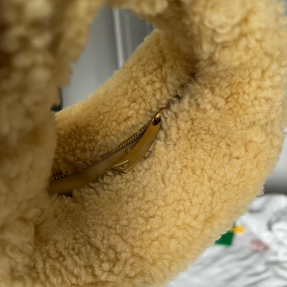 Bottega Veneta Mini Jodie Shearling Teddy Yellow - Picture 10 of 11